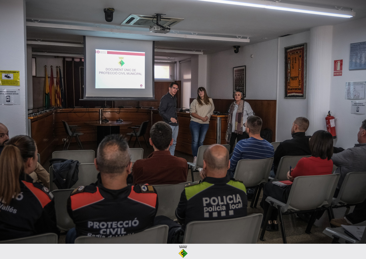 La Diputaci de Barcelona presenta el Document nic de Protecci Civil Municipal de Badia a lAjuntament