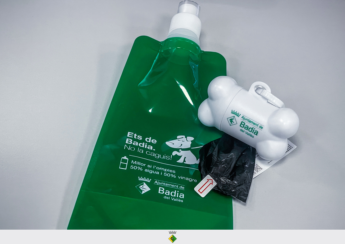 Dispensador de bosses de plstic i ampolla per diluir els pipis, d'obsequi en inscriure el teu gos.