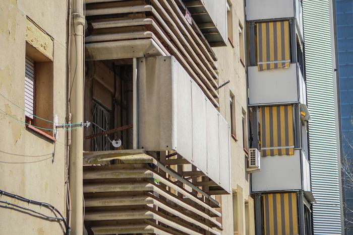 L&acute;Ajuntament de Badia adjudica la retirada de l&acute;amiant de 102 blocs de pisos