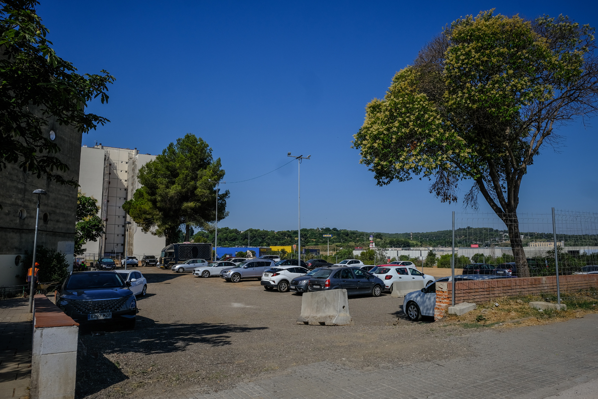 Aparcament provisional on hi era la Fundaci� Tallers