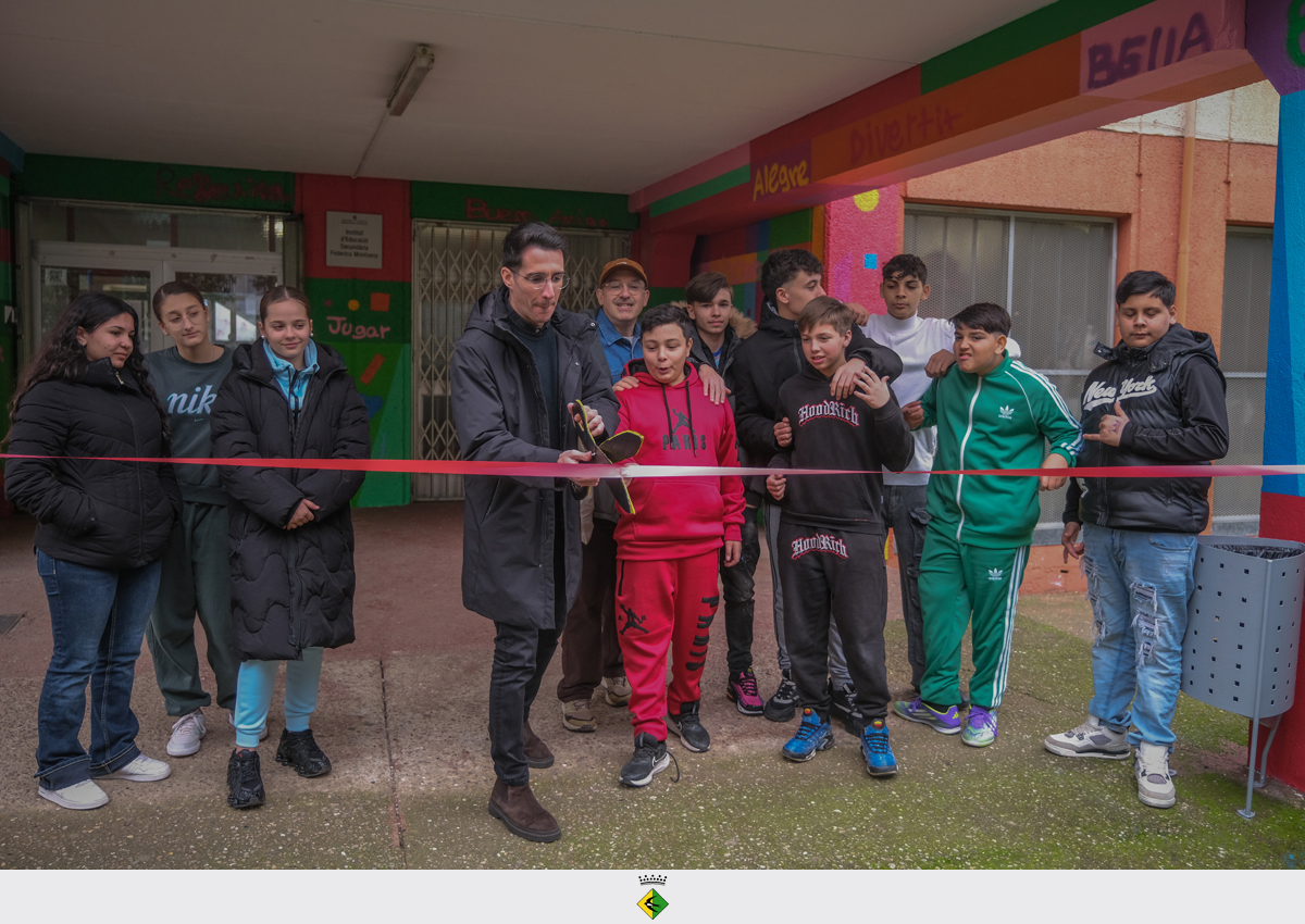 Inauguraci� del mural de l'Institut Federica Montseny