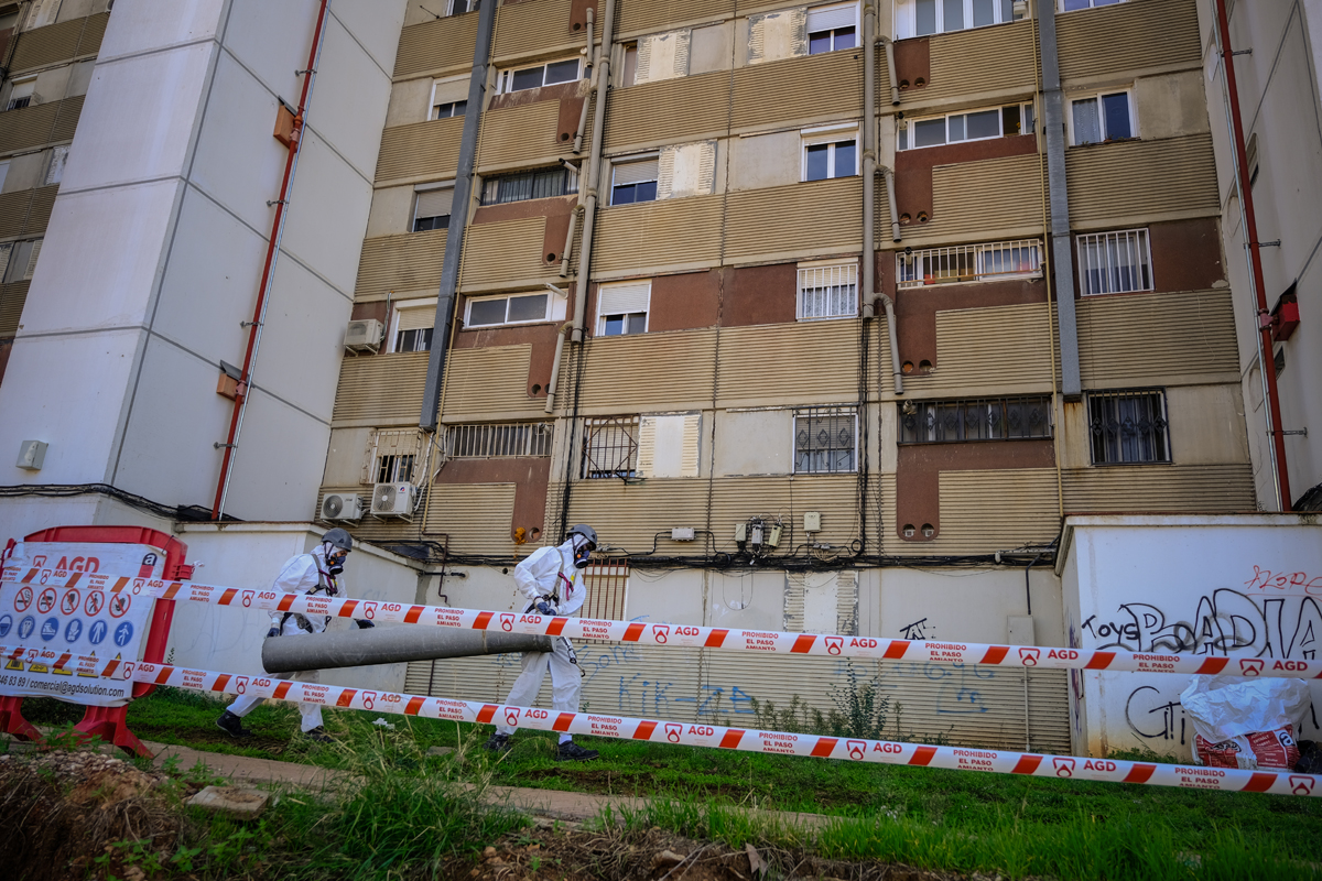 Retirada d'amiant a Badia
