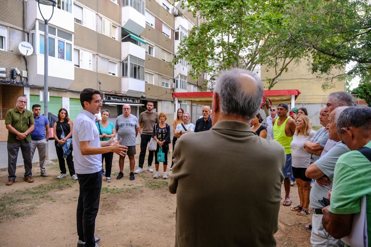 Reuni� de retirada de l'amiant al carrer Porto