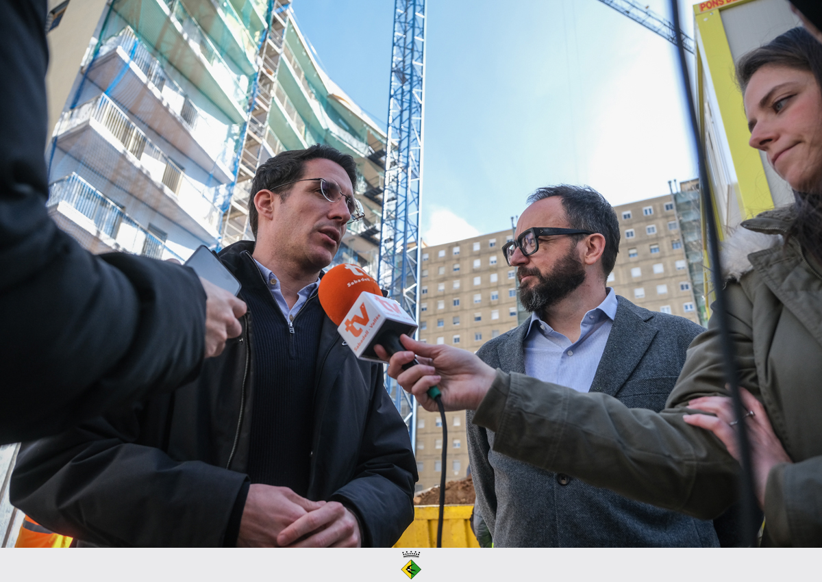 L�Ajuntament i l�INCAS�L visiten les obres de construcci� de l�edifici de 32 habitatges de lloguer assequible per a joves al carrer Saragossa