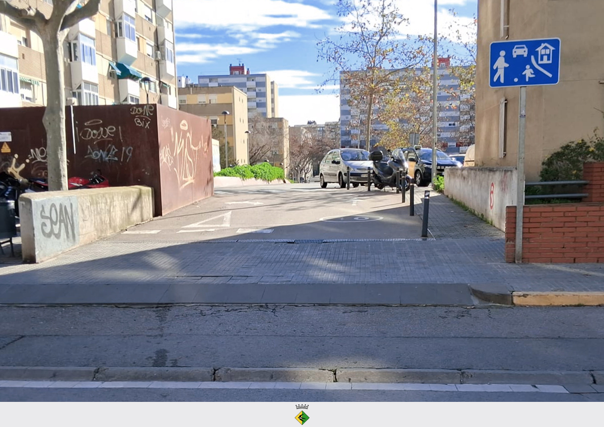 Entrada del carrer Santander, objecte de les obres de millora.